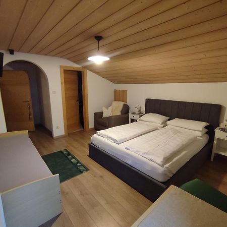 Garni Hattlerhof B&B Bruneck Buitenkant foto