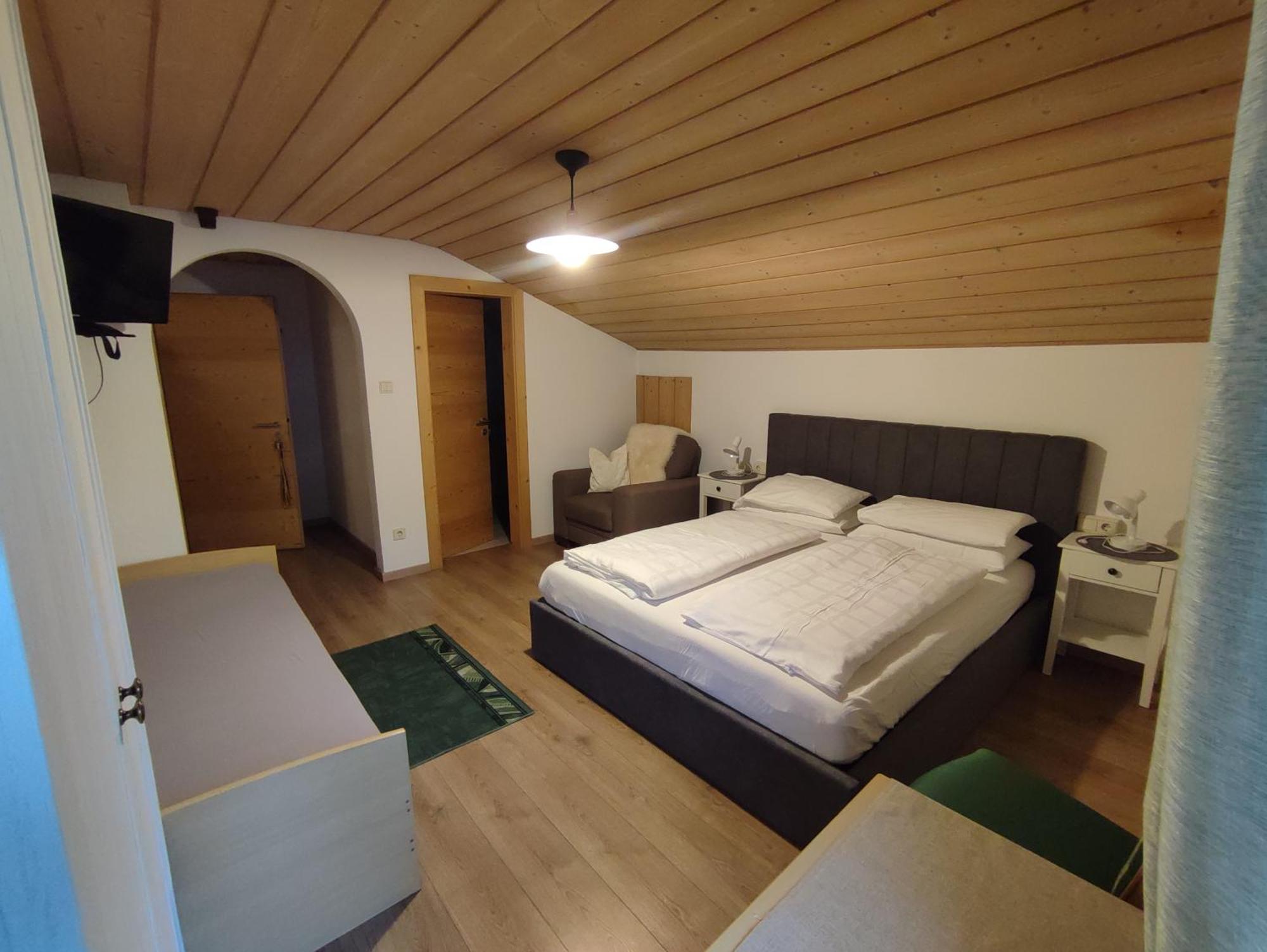 Garni Hattlerhof B&B Bruneck Buitenkant foto