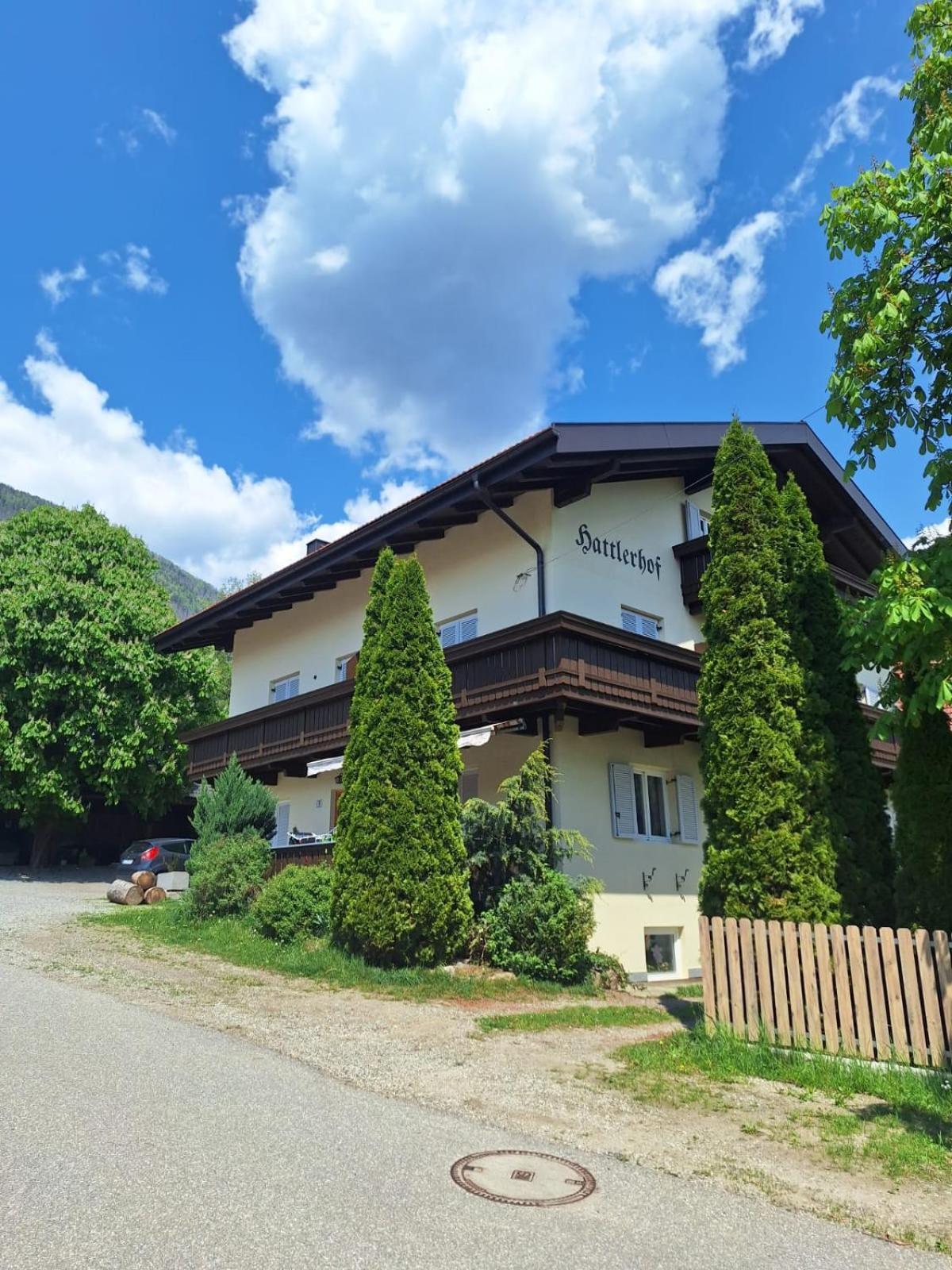Garni Hattlerhof B&B Bruneck Buitenkant foto